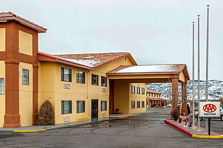 Quality Inn & Suites Grants - I-40