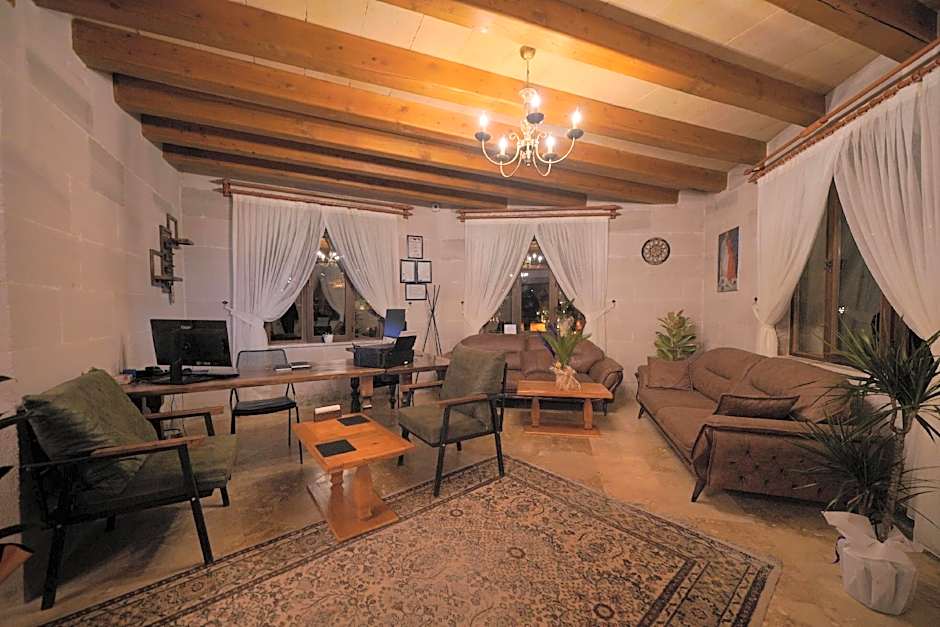 Secret Hill Cave Suites