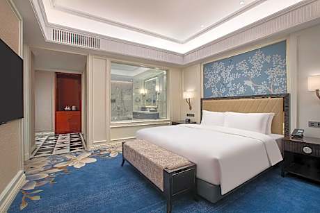 1 King Bed, Mobility Accessible Room