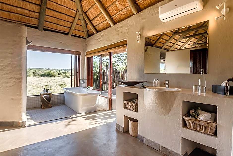 Hlosi Game Lodge - Amakhala Game Reserve