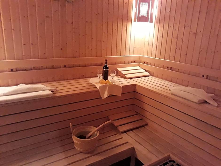 Darius Hotel – Sunny Beach, WY