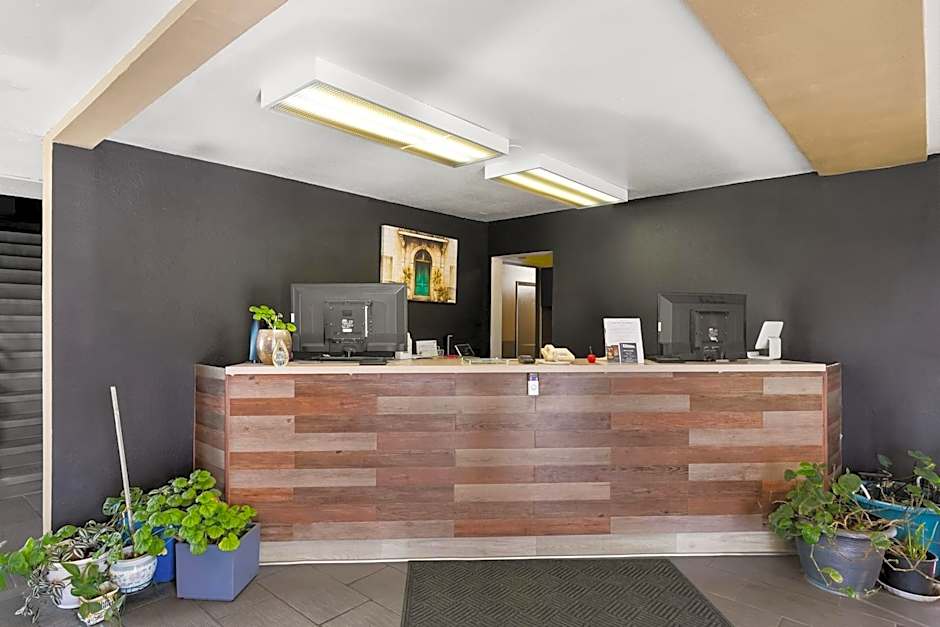 Americas Best Value Inn - Lincoln Airport