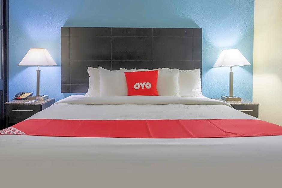 OYO Hotel Knoxville TN Cedar Bluff I-40
