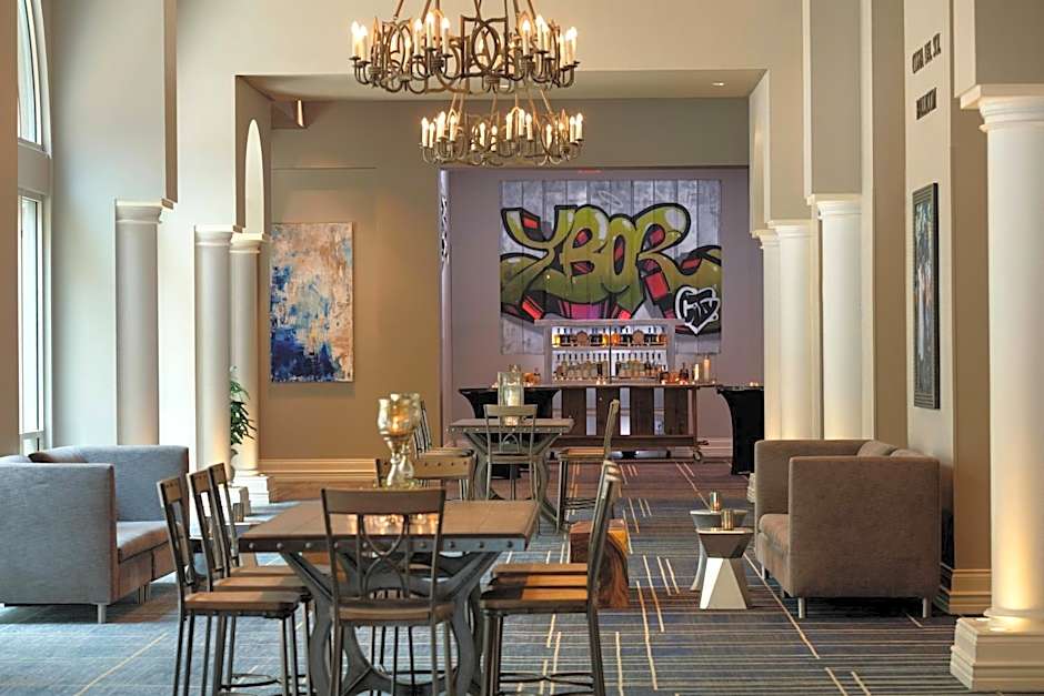 Renaissance by Marriott Tampa International Plaza Hotel