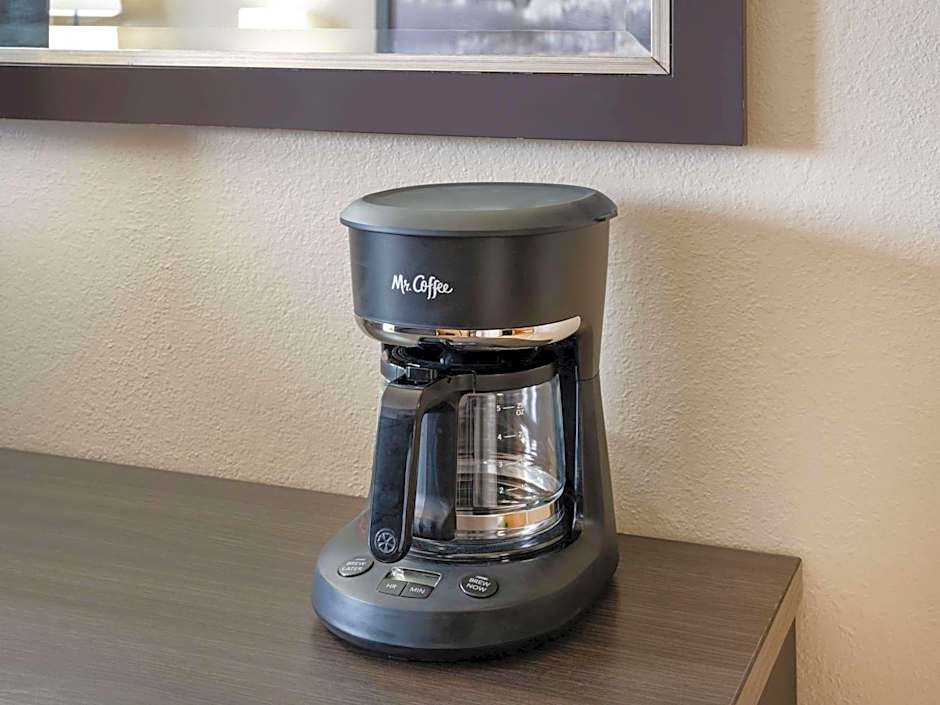 Super 8 by Wyndham Clinton