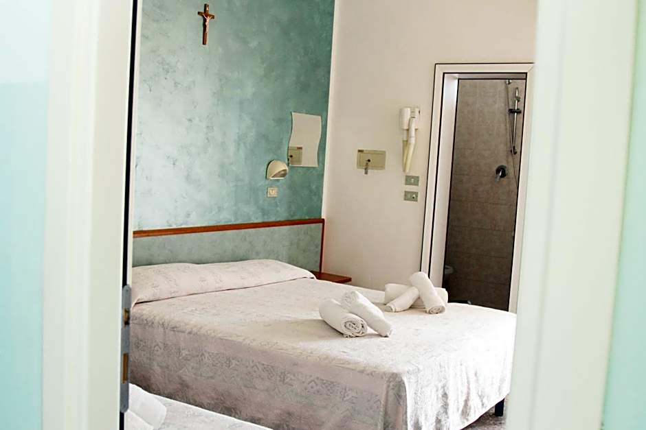 Hotel Diamante COLAZIONE XL PARCHEGGIO GRATIS A 5 CHILOMETRI DA RIMINI FIERA