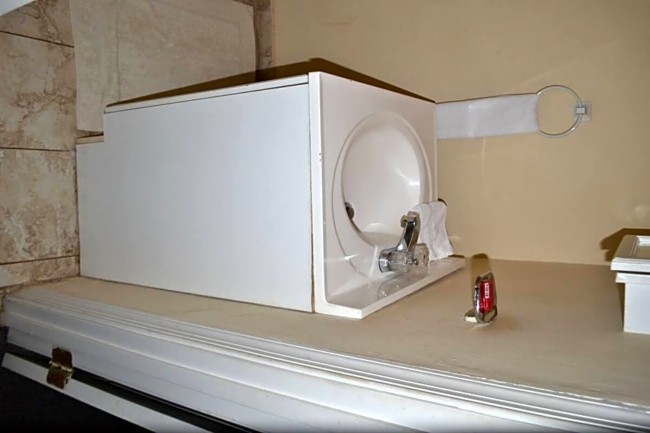 Executive Airport Hotel