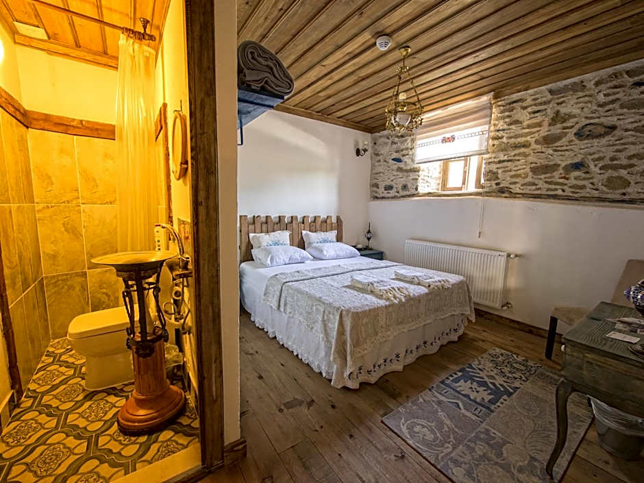 Birgi Hotel Saliha Hanim Tas Konak