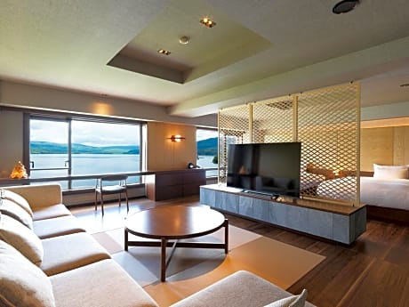 Deluxe Japanese & Western Room with Lake View - Non-Smoking