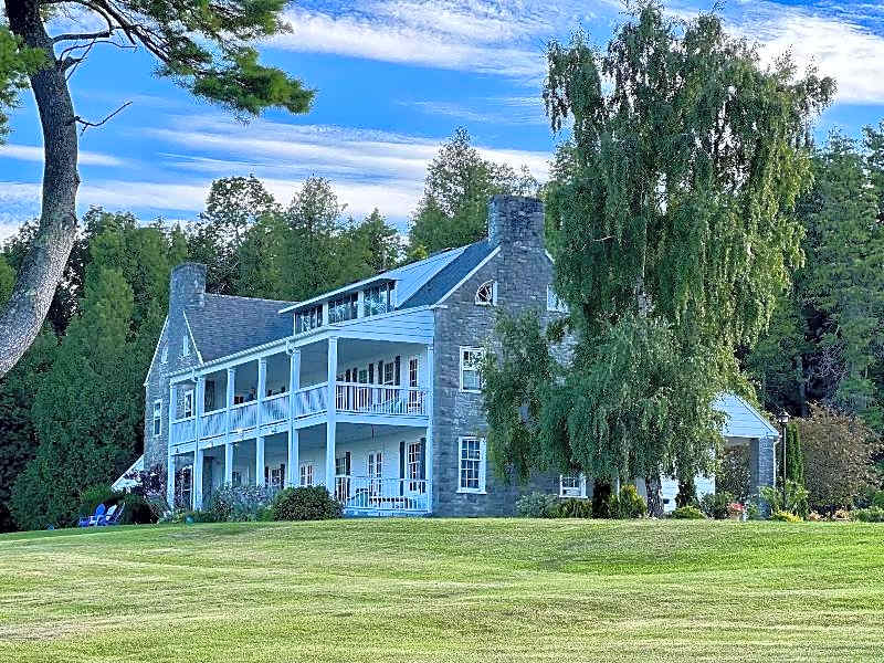 Valcour Inn & Boathouse