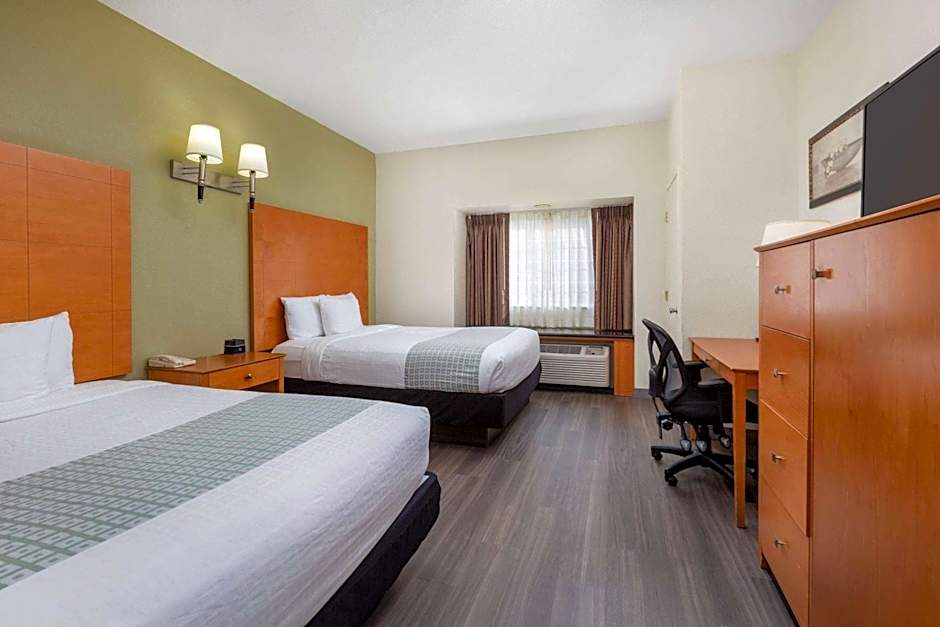 La Quinta Inn & Suites by Wyndham Tulare