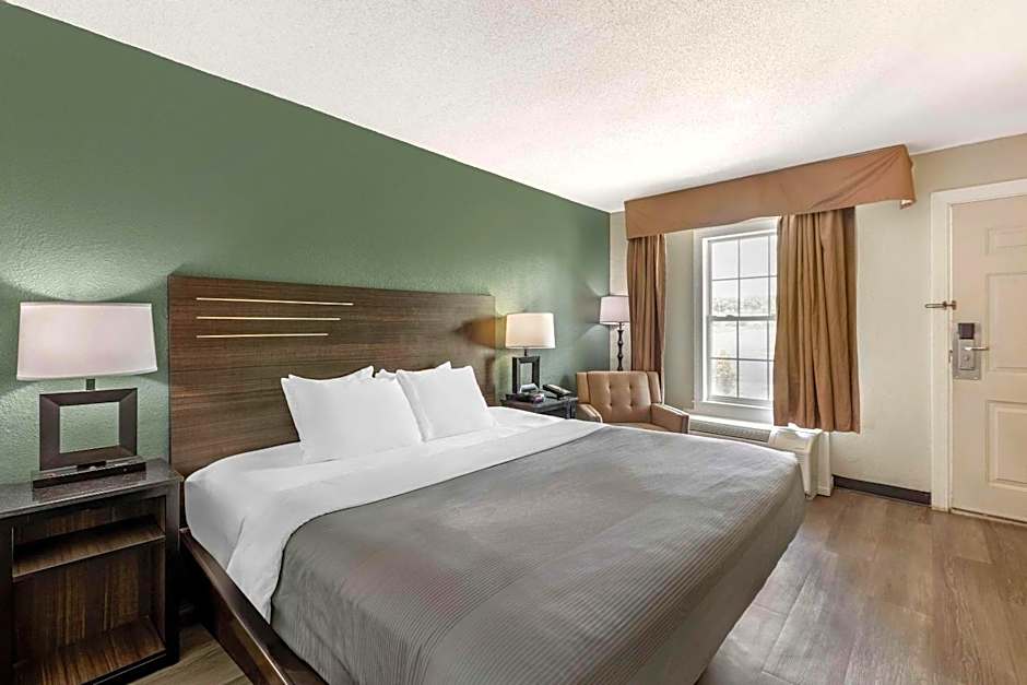 Quality Inn & Suites Santee I-95