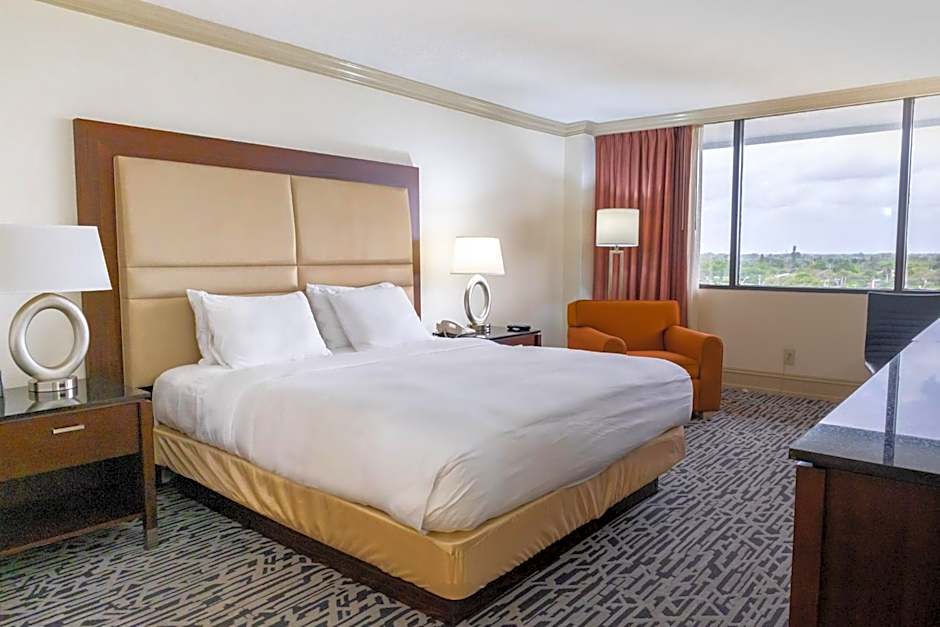 Hilton Palm Beach Airport