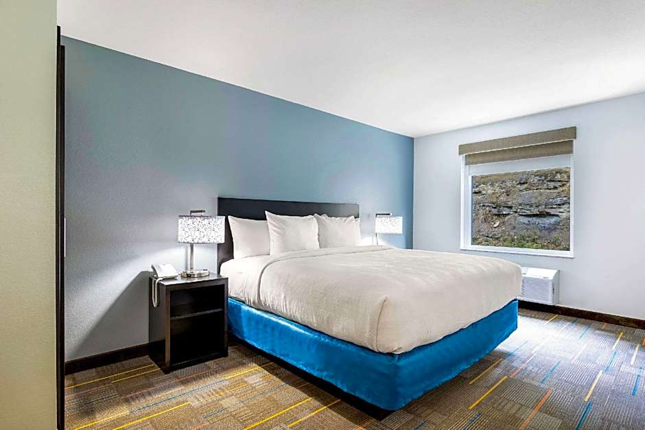 Photo 1 of 1 of Efficiency 1 King Bed Suite, Accessible