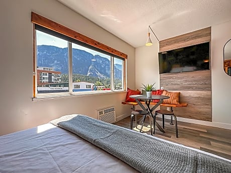Designer Room, Two Queen Beds, Kitchenette, Mountain View