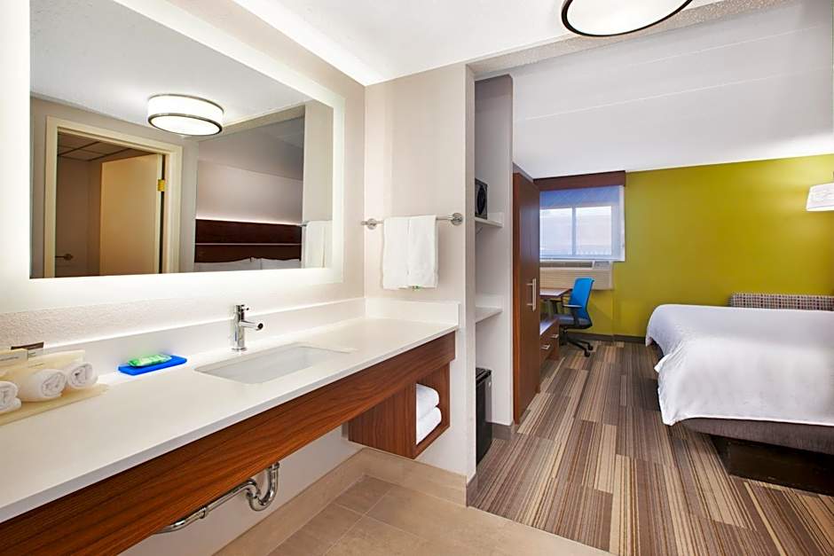 Holiday Inn Express Fairfax-Arlington Boulevard By IHG