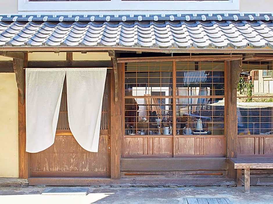 Hostel & Tatami Bar Uchikobare -内子晴れ-
