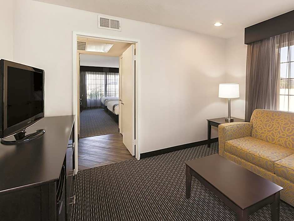 La Quinta Inn & Suites by Wyndham Anaheim Disneyland