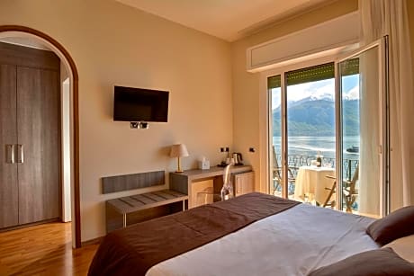 Double or Twin Room with Lake View