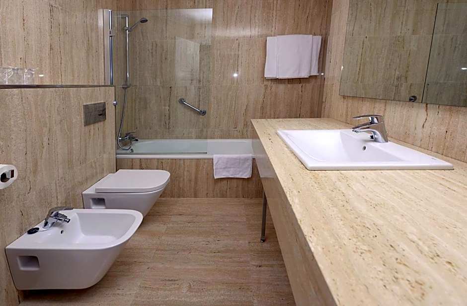 Hotel Alcazar Irun - Centro Ciudad