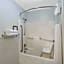 Upper Lake Inn & Suites