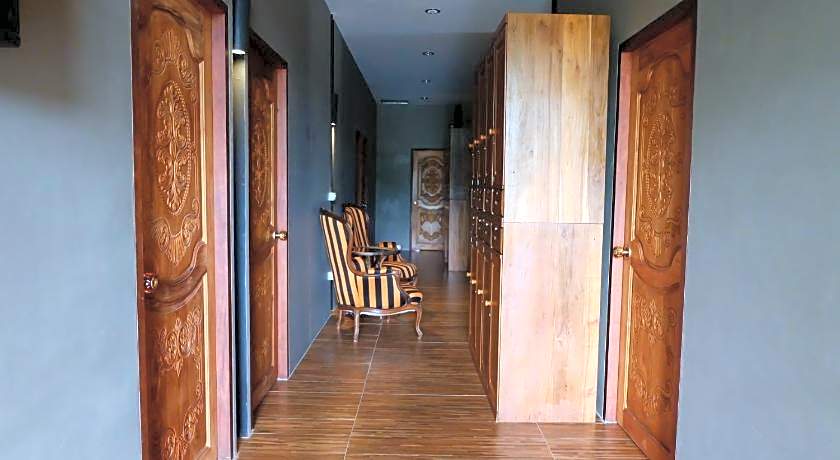 Lipe - Bloom Cafe and Hostel