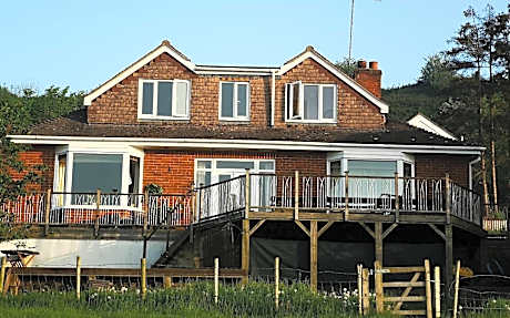 Healing Waters Sanctuary for Exclusive Private Hire and Self Catering Board, Vegetarian, Alcohol & Wifi Free Retreat in Glastonbury