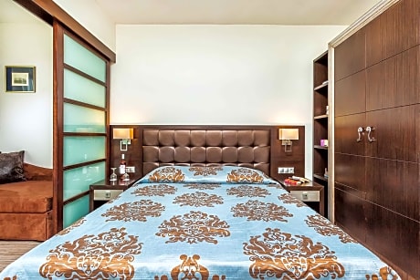 Family Room Garden View