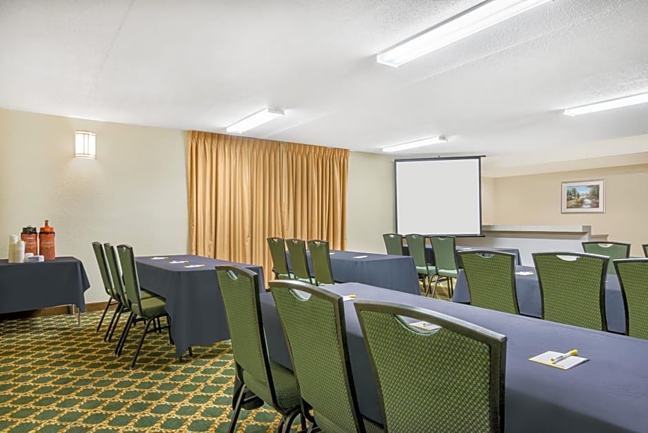 Days Inn by Wyndham Indianapolis Northeast