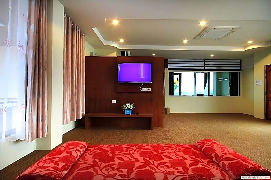Chaophayathara Riverside Hotel