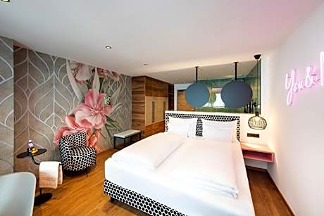 Junior Suite with Mountain View