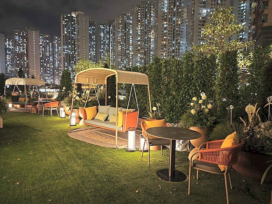 The Royal Garden Kowloon East