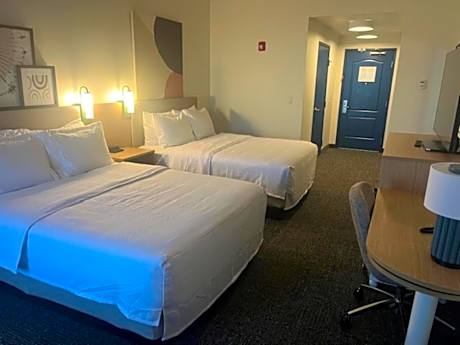 2 Queen Beds With Sofabed