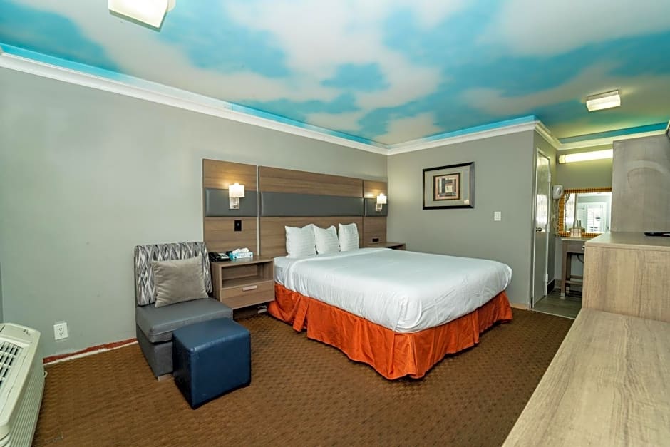 Hollywood Palms Inns & Suites