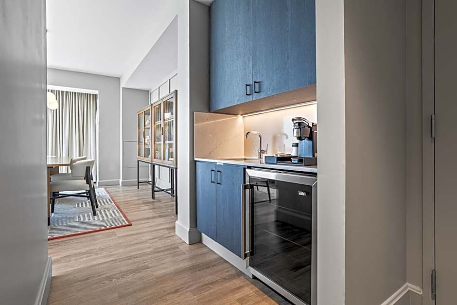 The Highlander at Radford, Tapestry Collection by Hilton