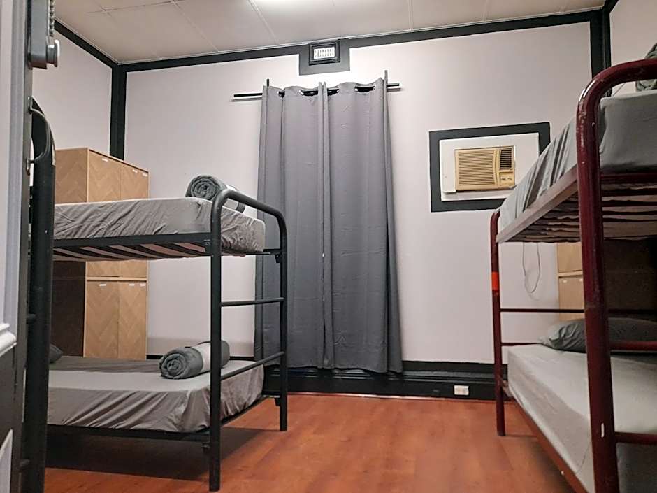 Ozi Inn Backpackers - Perth -Valid International Passport Required