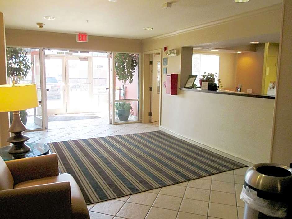 Extended Stay America Suites - Kansas City - Country Club Plaza