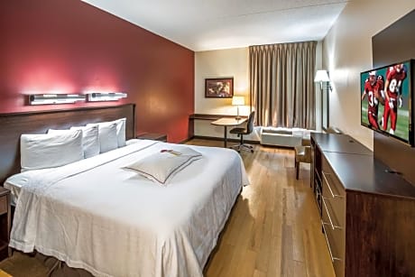 Premium King Room Smoke Free (Upgraded Bedding and Snack Box)