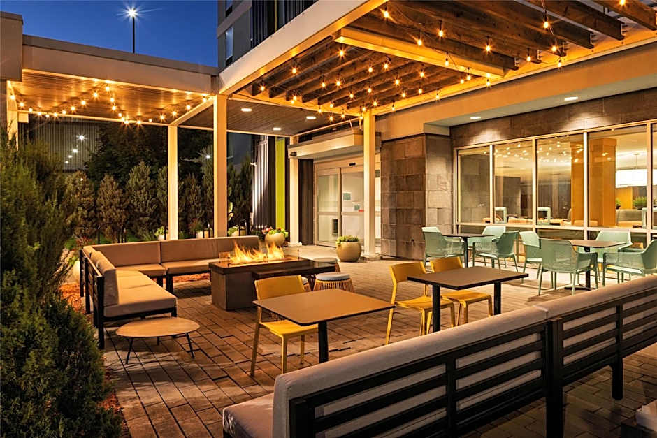 Home2 Suites by Hilton Minneapolis / Roseville, MN