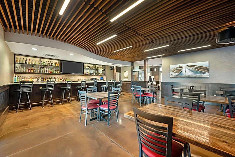 Best Western Plus Lakeview Hotel