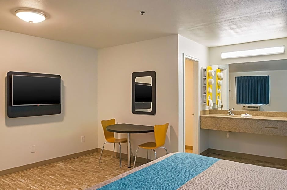 Motel 6-Bay Saint Louis, MS