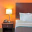 La Quinta Inn & Suites by Wyndham Bush Intercontinental Airport East