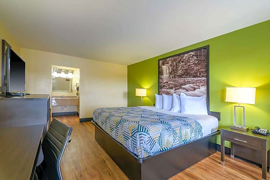 Motel 6 Forsyth, GA Tift College