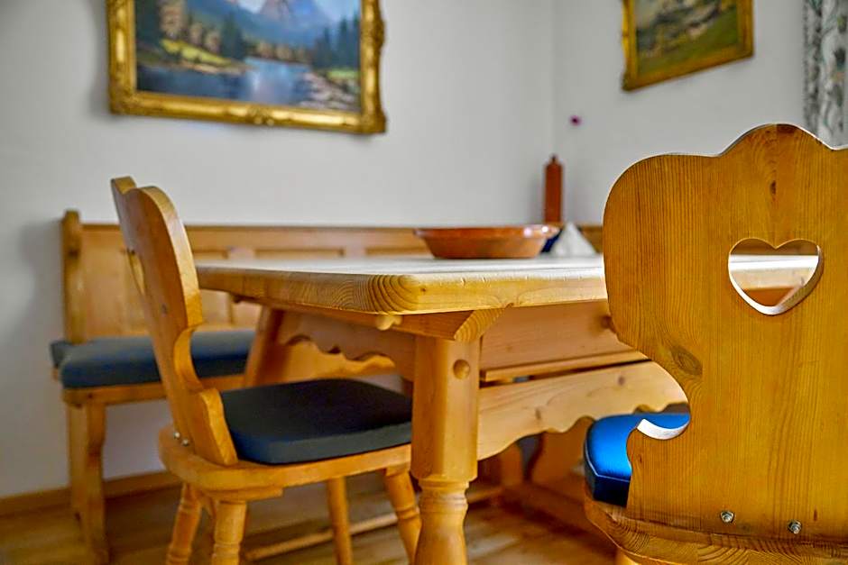 Alt Montafon Hotel Appartements by Pferd auf Wolke