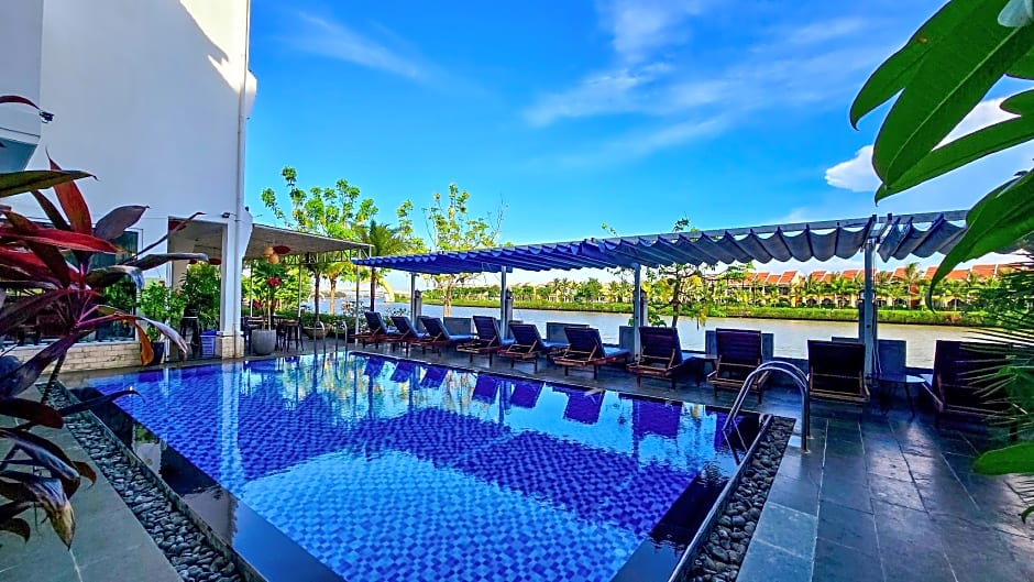 Riverside White House Hotel