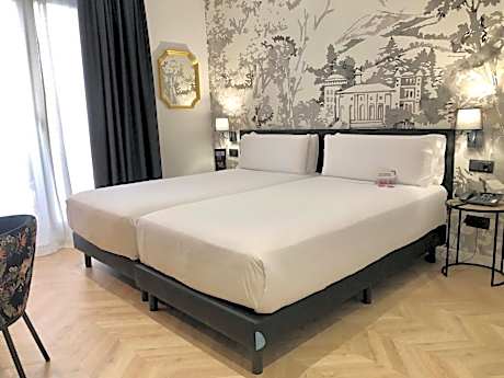 Superior Room with City View