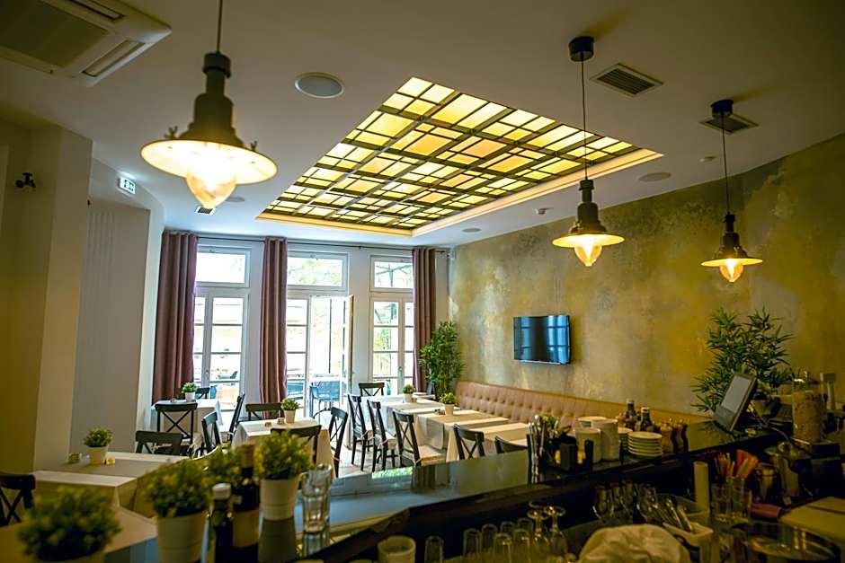Public House Hotel