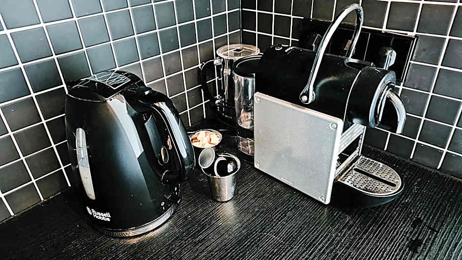 JoyJoyJoy the Black Beauty ecolicious studio in a canal house with French balcony with view on the canals