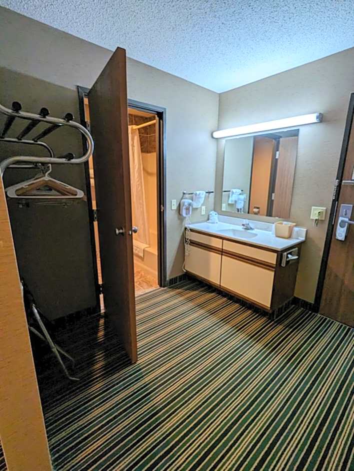 Woodfield Inn and Suites