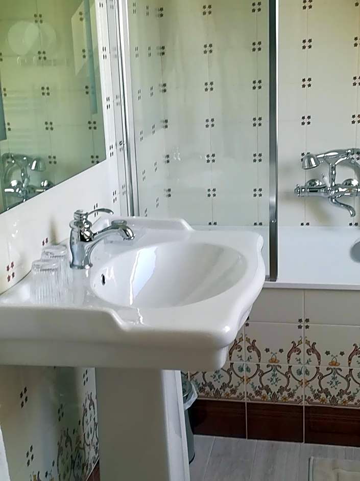 Kergroaz Maner Classé 5 épis Table d'Hôtes Manoir dans parc paysagé, spa en plein air Bornes véhicules électriques Petit déjeuner inclus